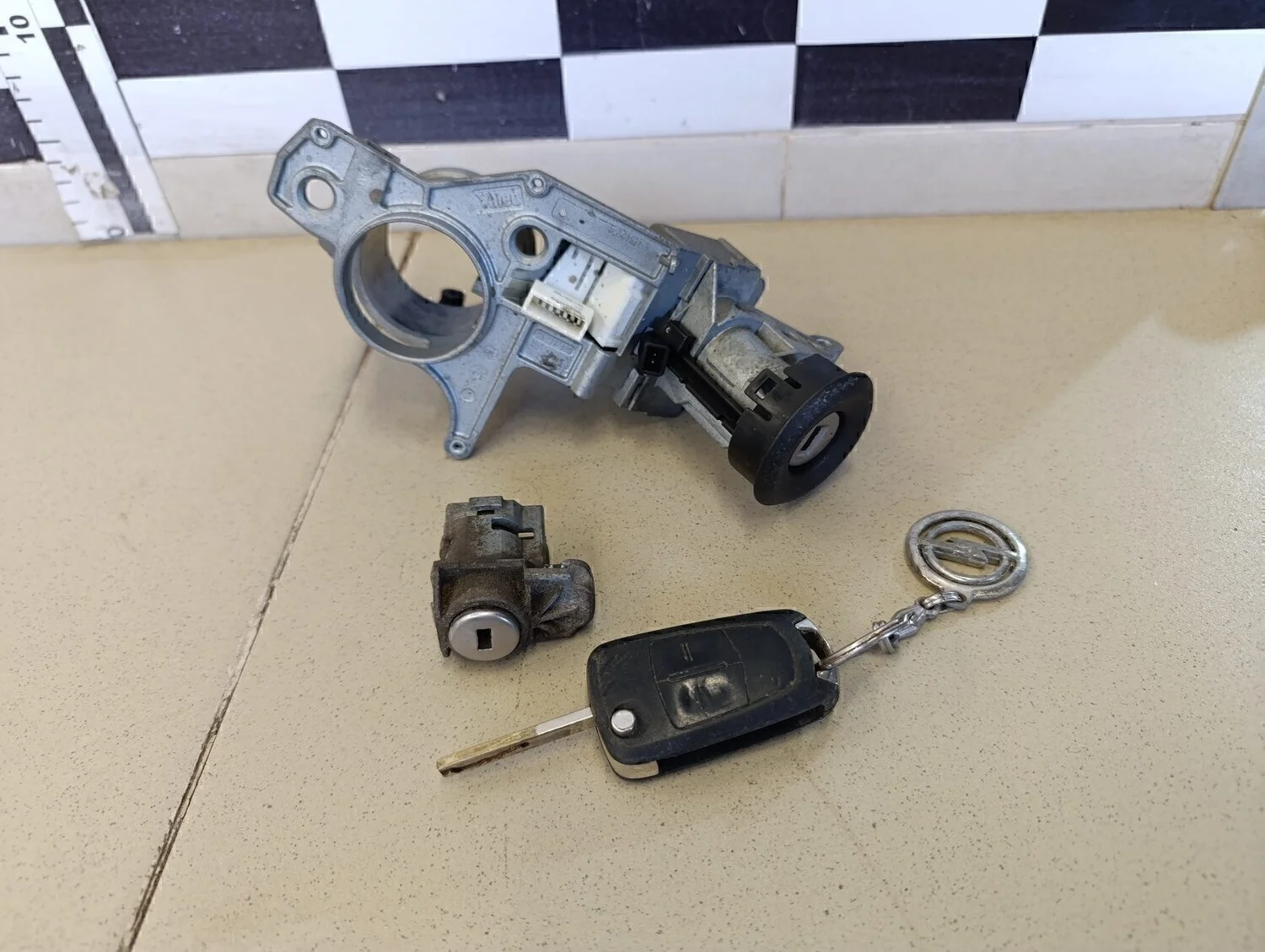 Корпус замка зажигания Astra H / Family 2004-2015