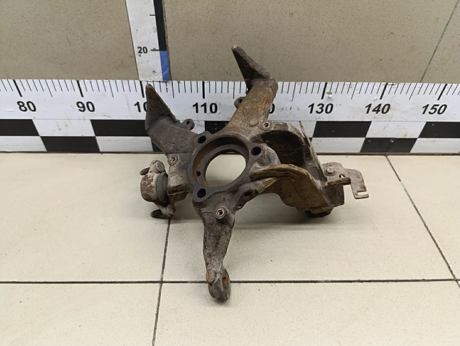 Кулак поворотный передний левый Octavia (A5 1Z-) 2004-2013