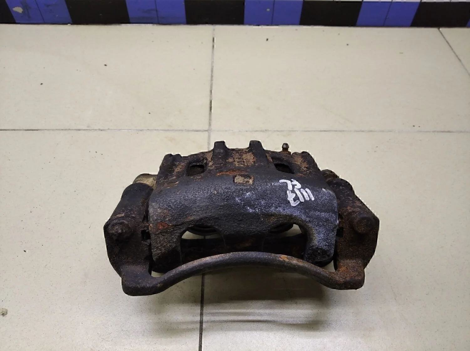 Суппорт передний левый Sorento 2003-2009