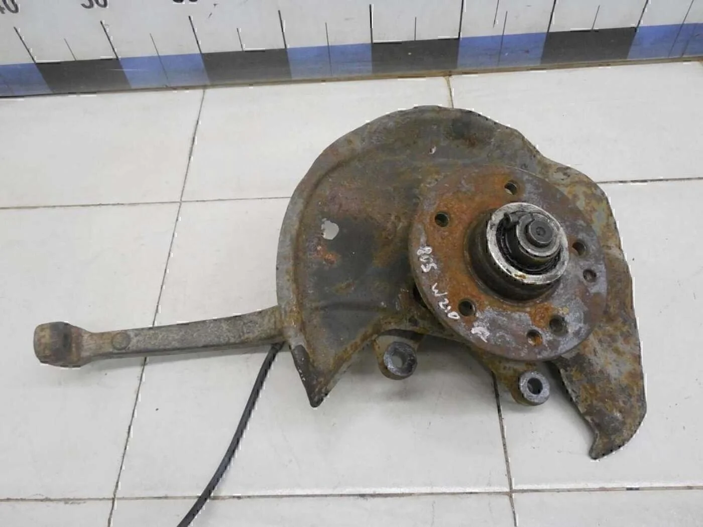 Кулак поворотный передний левый W210 E-Klasse 2000-2002