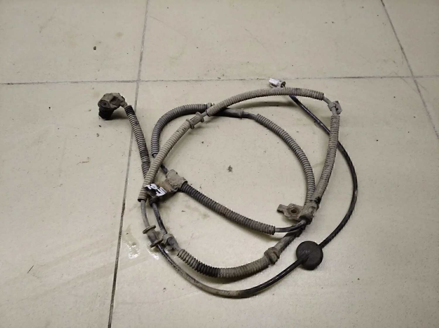 Датчик ABS задний левый Sorento 2003-2009