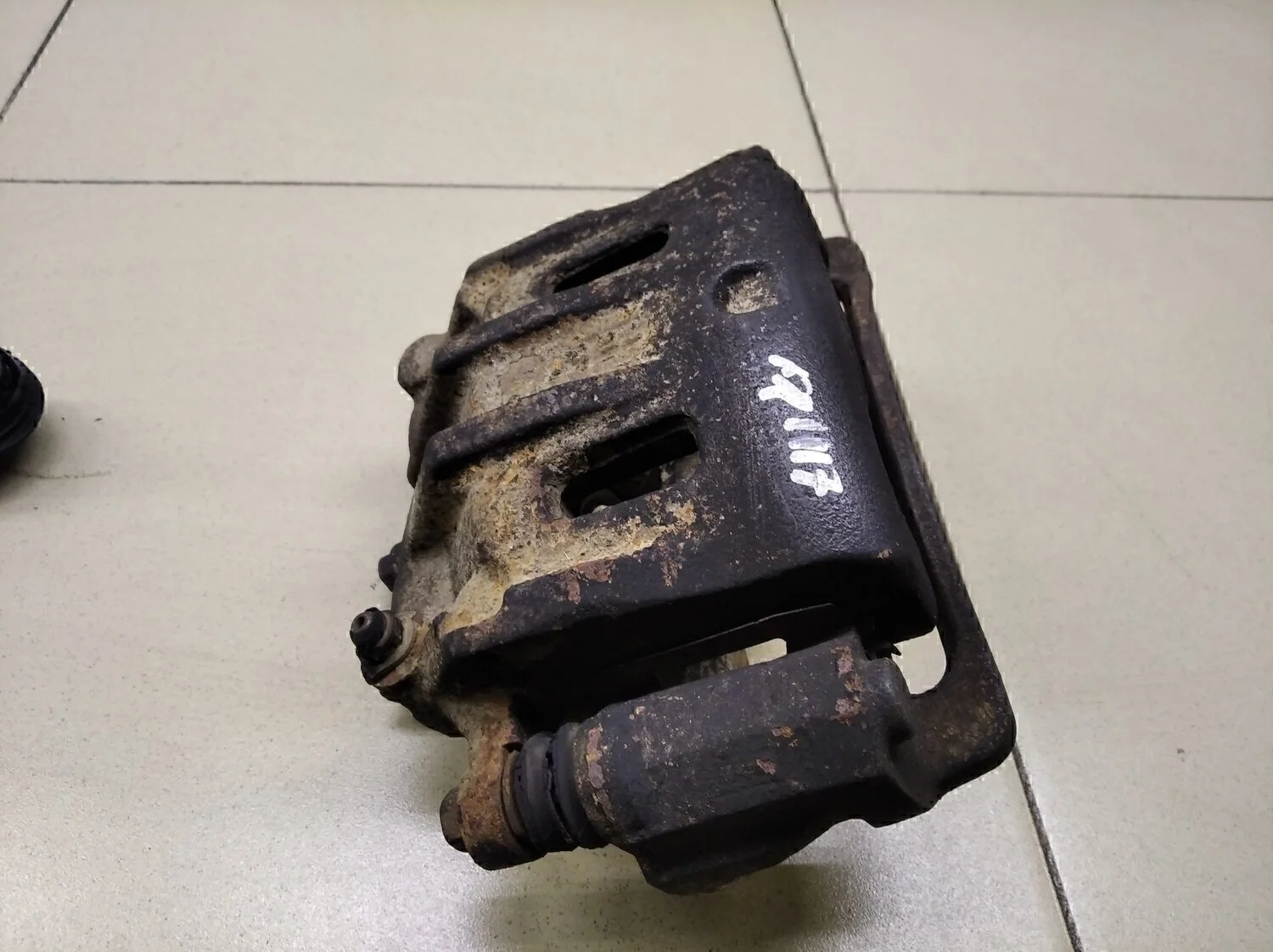 Суппорт передний правый Sorento 2003-2009