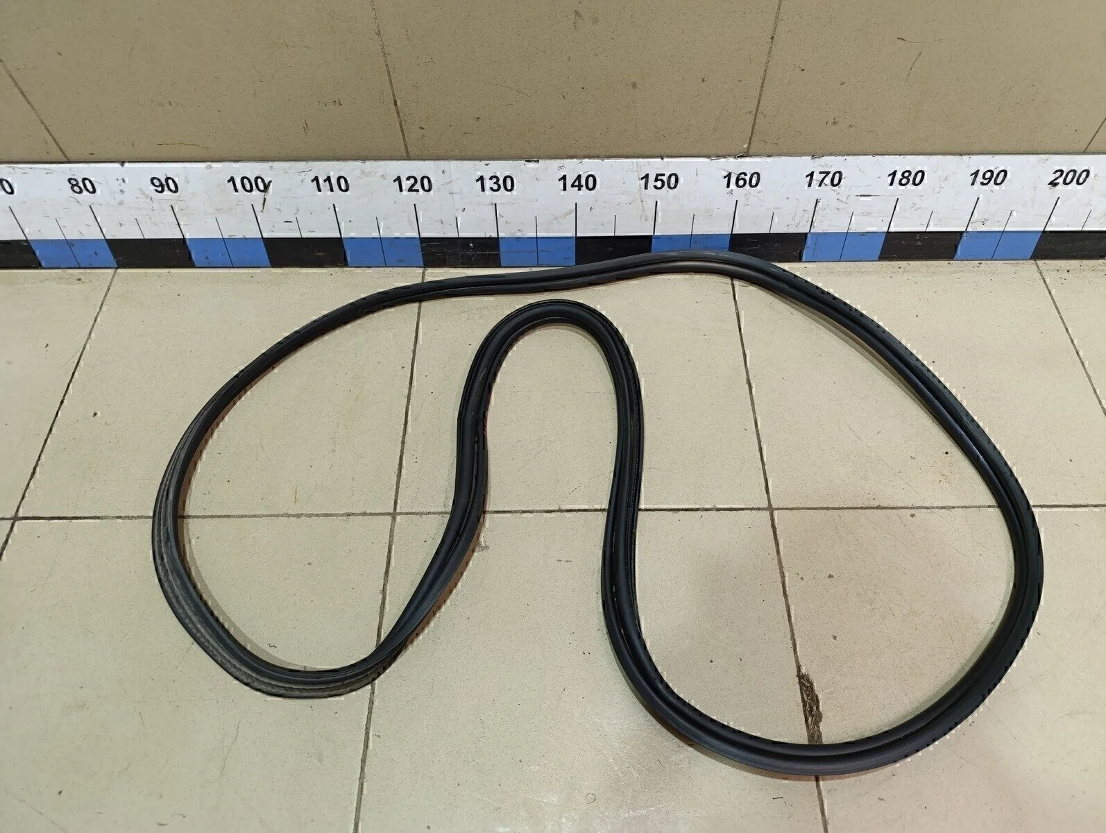 Уплотнитель багажника Jetta 2011>