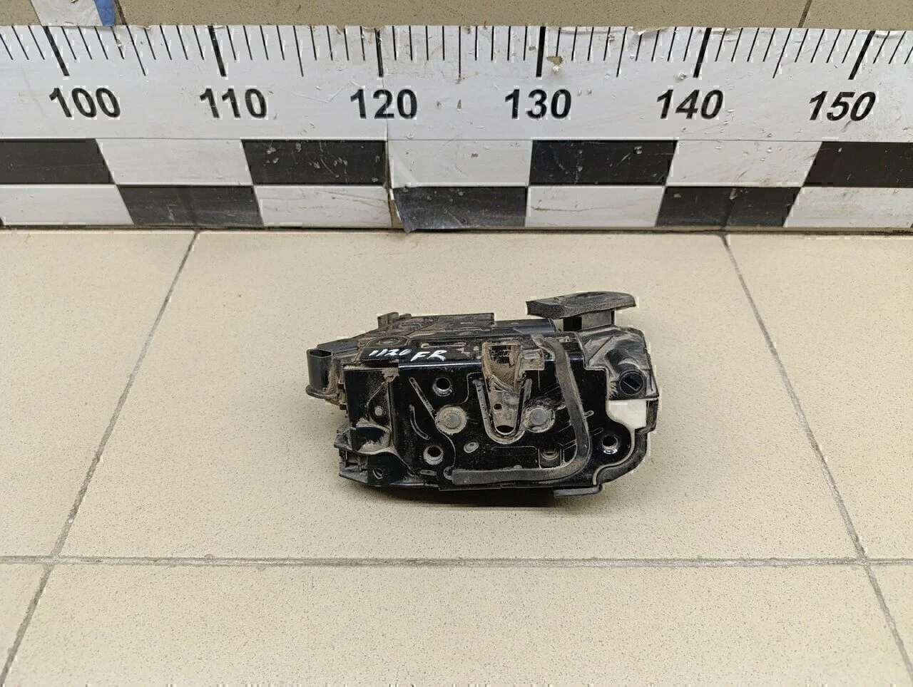 Замок двери передней правой Yeti 2009>