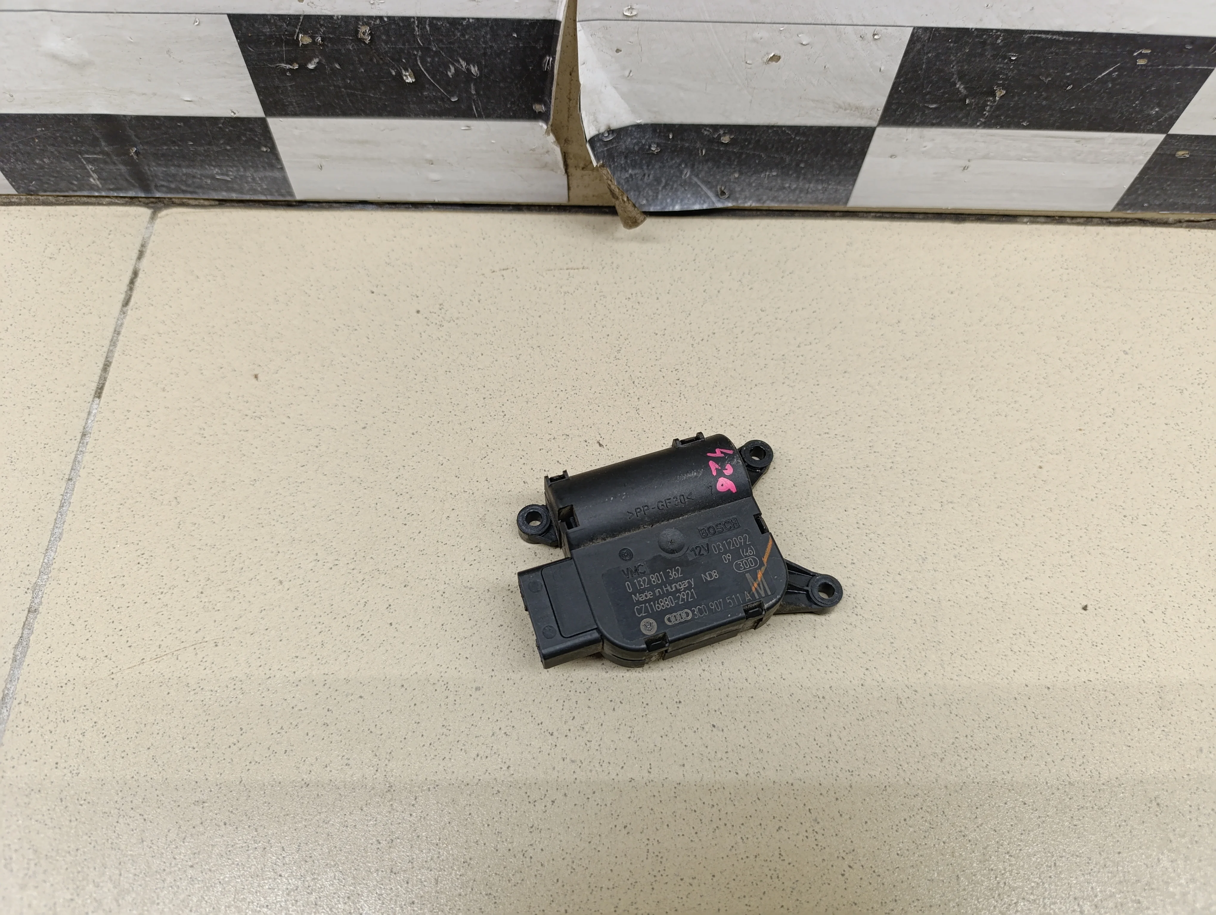 Моторчик заслонки отопителя Passat [B6] 2005-2010