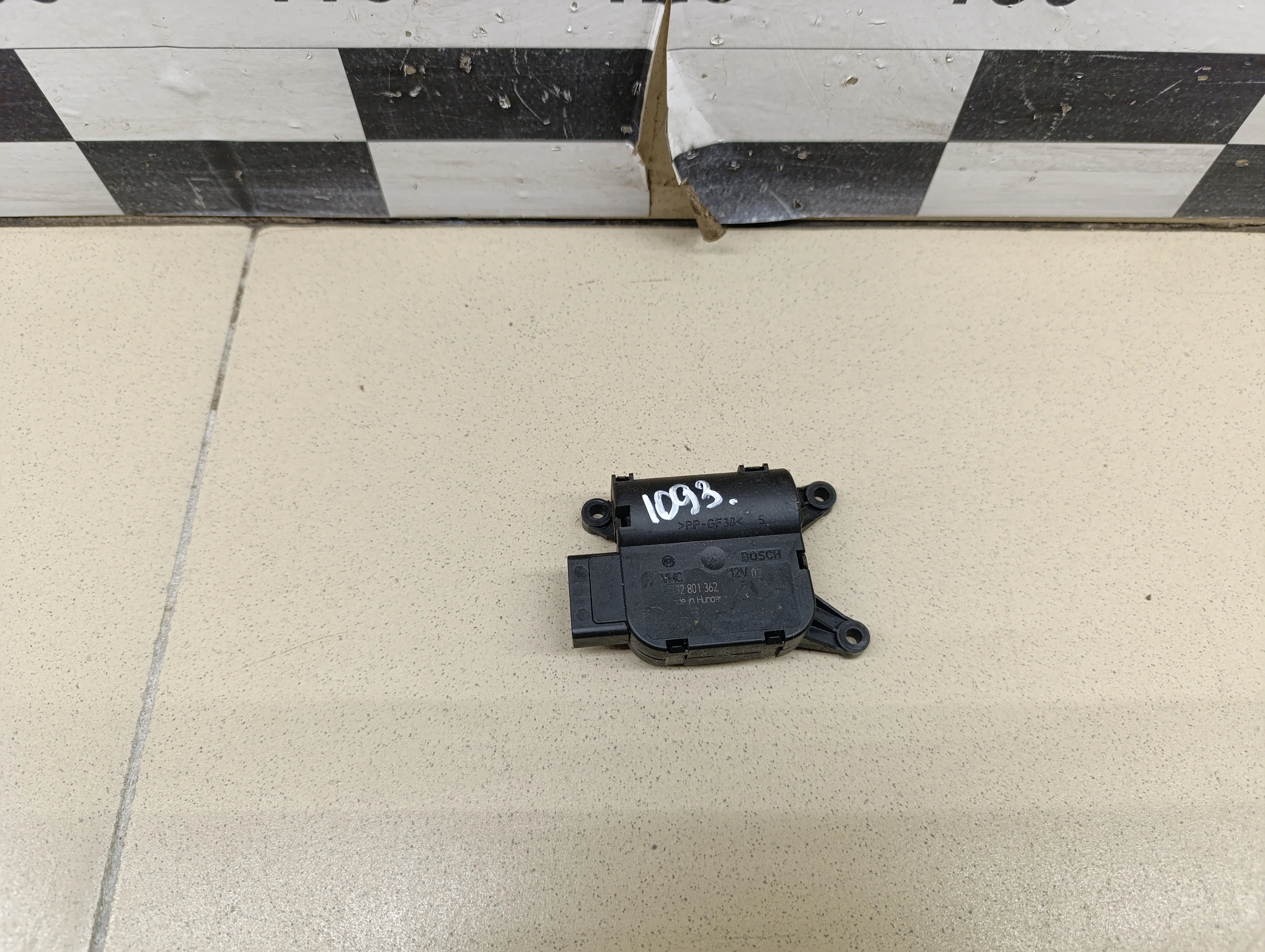 Моторчик заслонки отопителя Passat [B6] 2005-2010