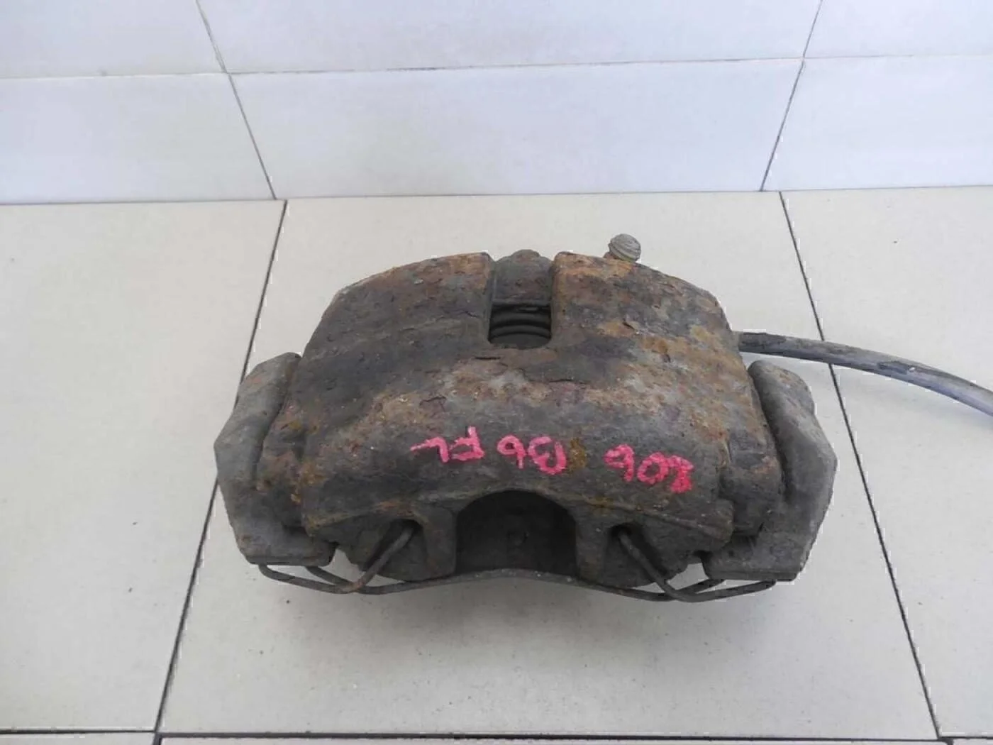 Суппорт передний левый Passat [B6] 2005-2010