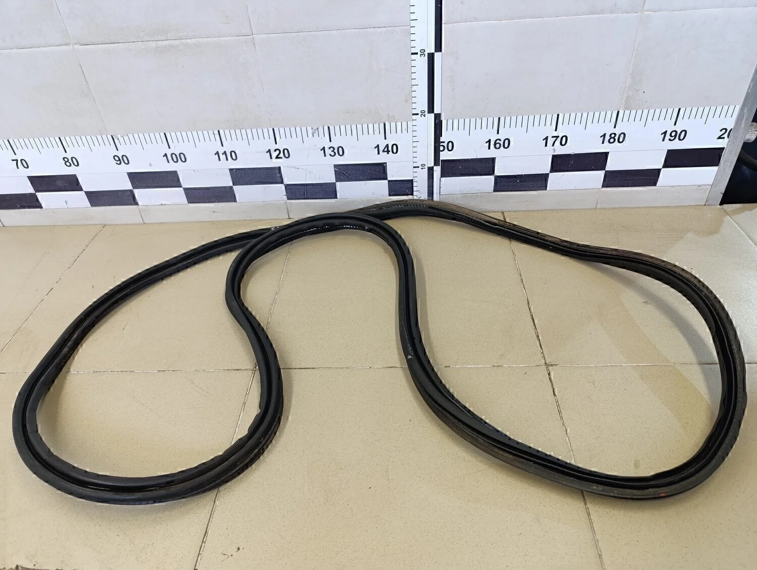 Уплотнитель багажника Astra H / Family 2004-2015