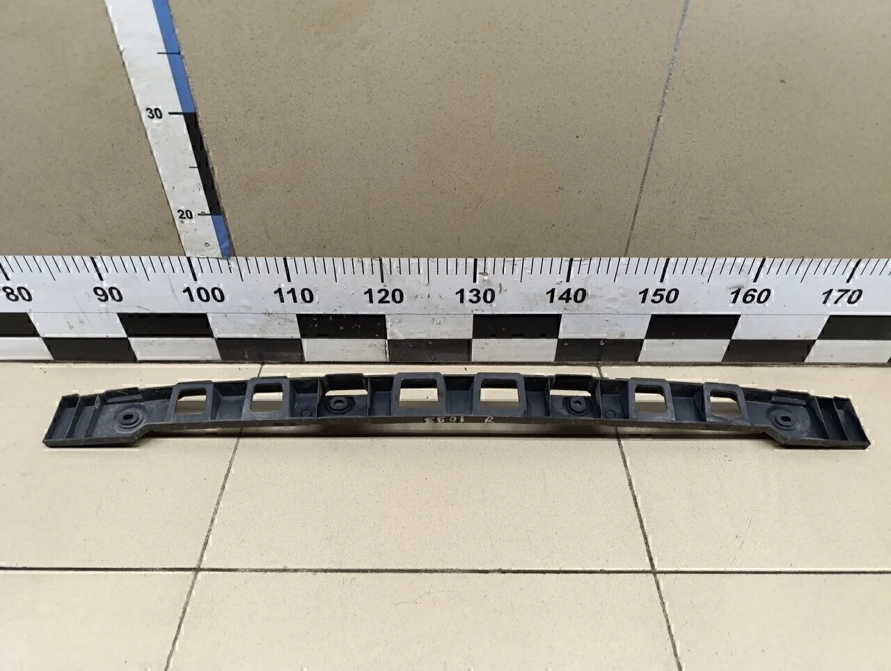 Направляющая заднего бампера Golf V Plus 2005-2014