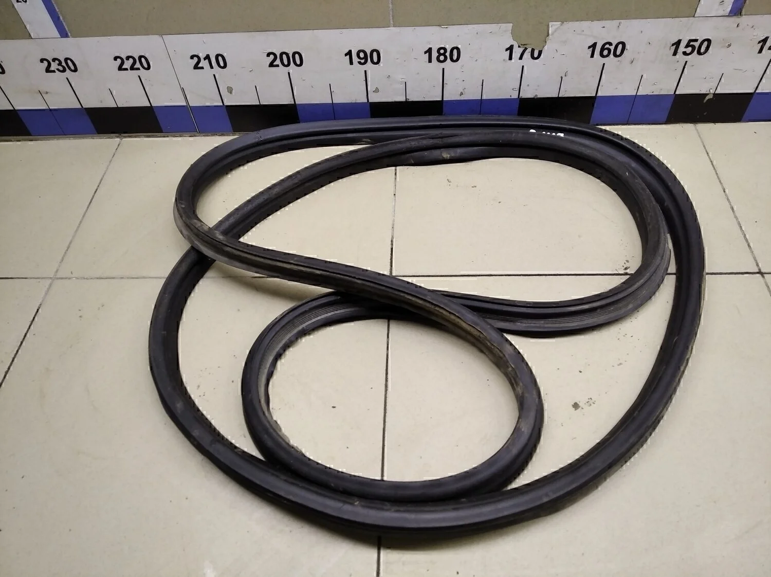 Уплотнитель багажника Sorento 2003-2009