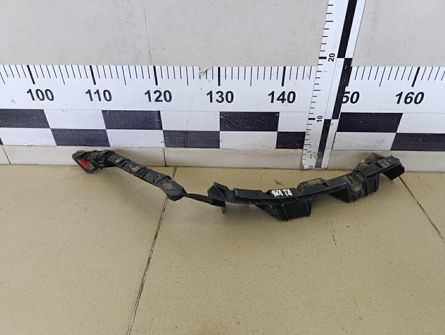 Направляющая заднего бампера левая Astra H / Family 2004-2015