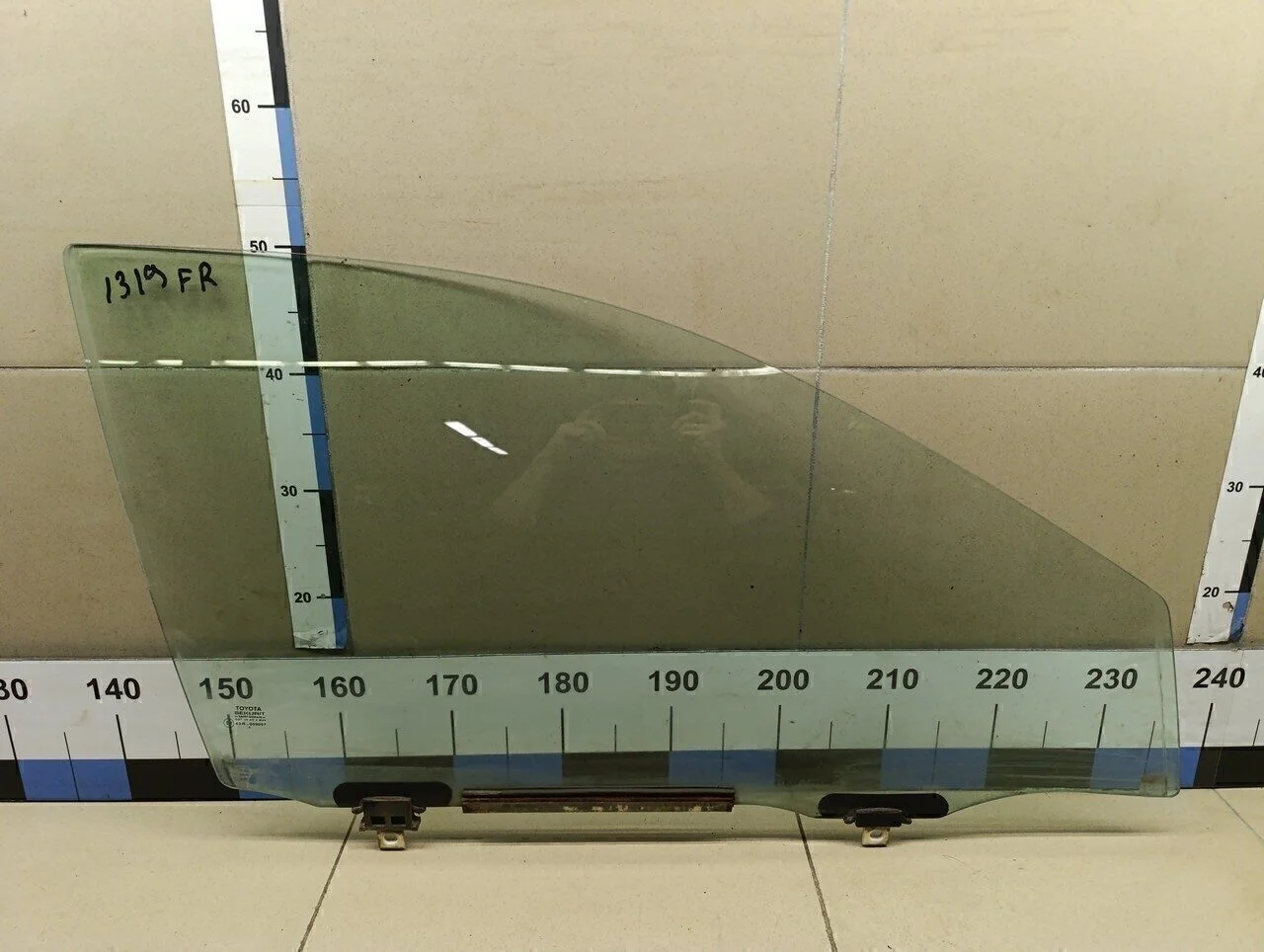 Стекло двери передней правой Corolla E12 2001-2006