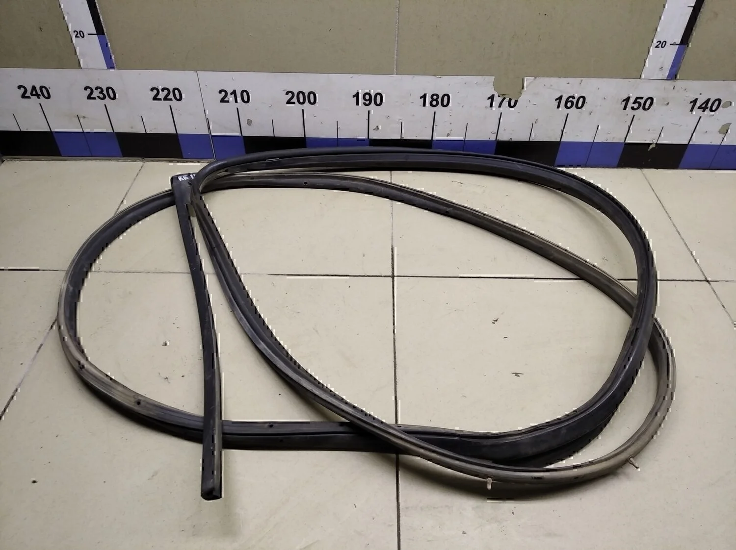 Уплотнитель двери Sorento 2003-2009