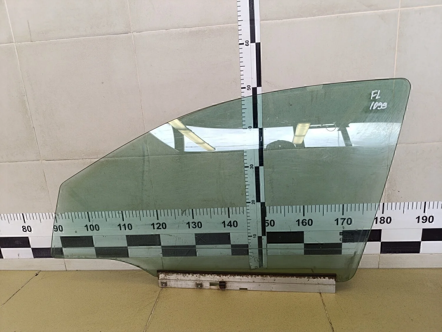 Стекло двери передней левой Astra H / Family 2004-2015