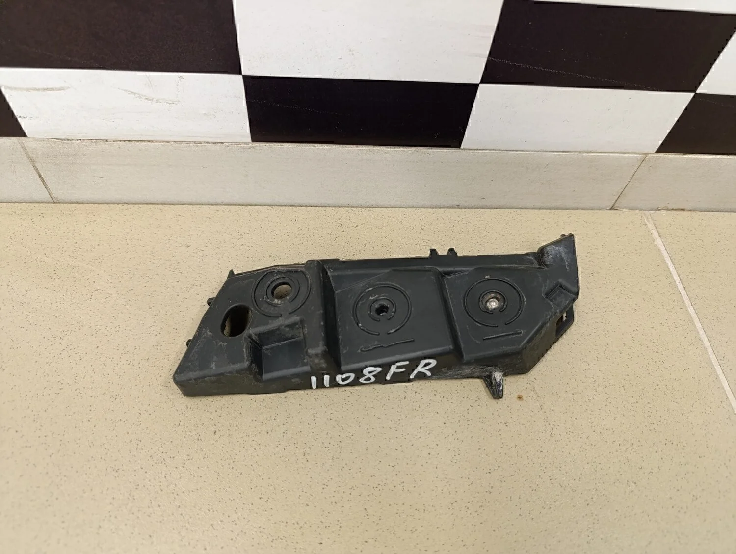 Направляющая переднего бампера правая Cobalt 2011-2015