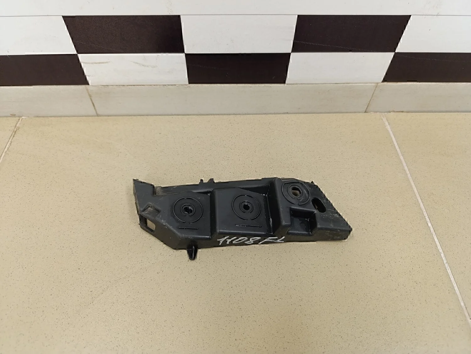 Направляющая переднего бампера левая Cobalt 2011-2015