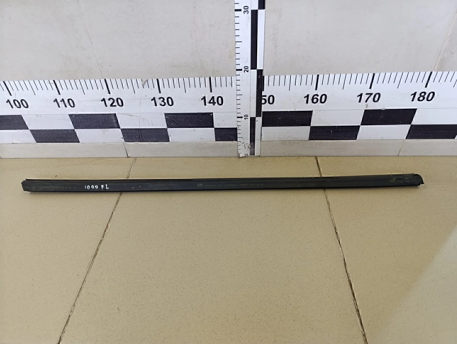 Уплотнитель стекла двери Astra H / Family 2004-2015