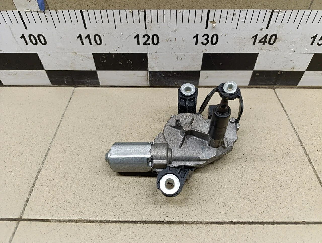 Моторчик стеклоочистителя задний Touran 2010-2016