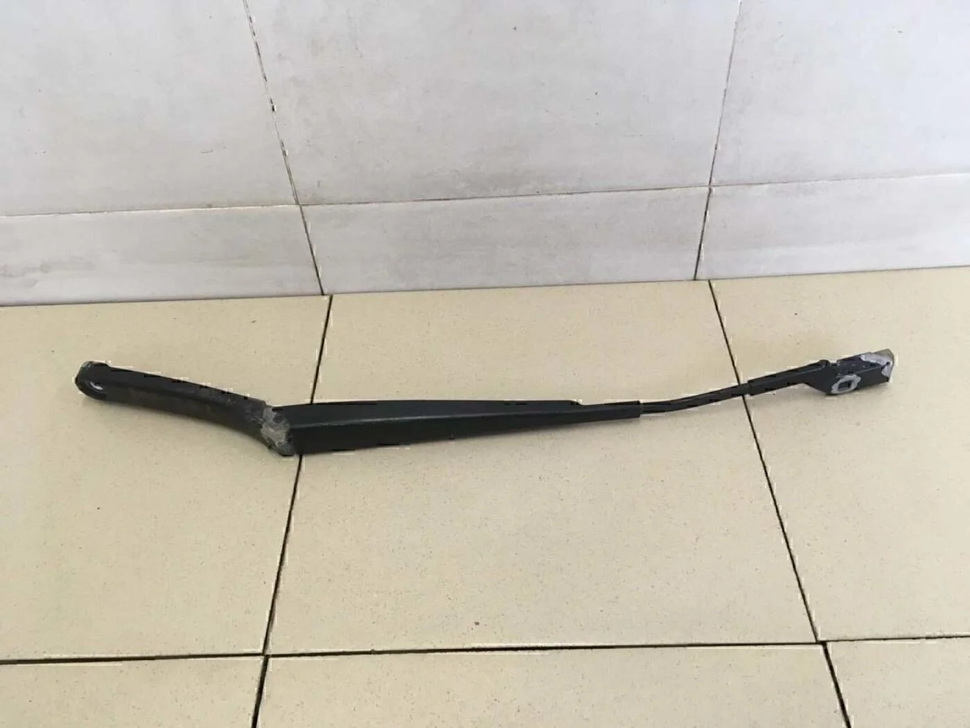 Поводок стеклоочистителя передний левый Passat [B6] 2005-2010