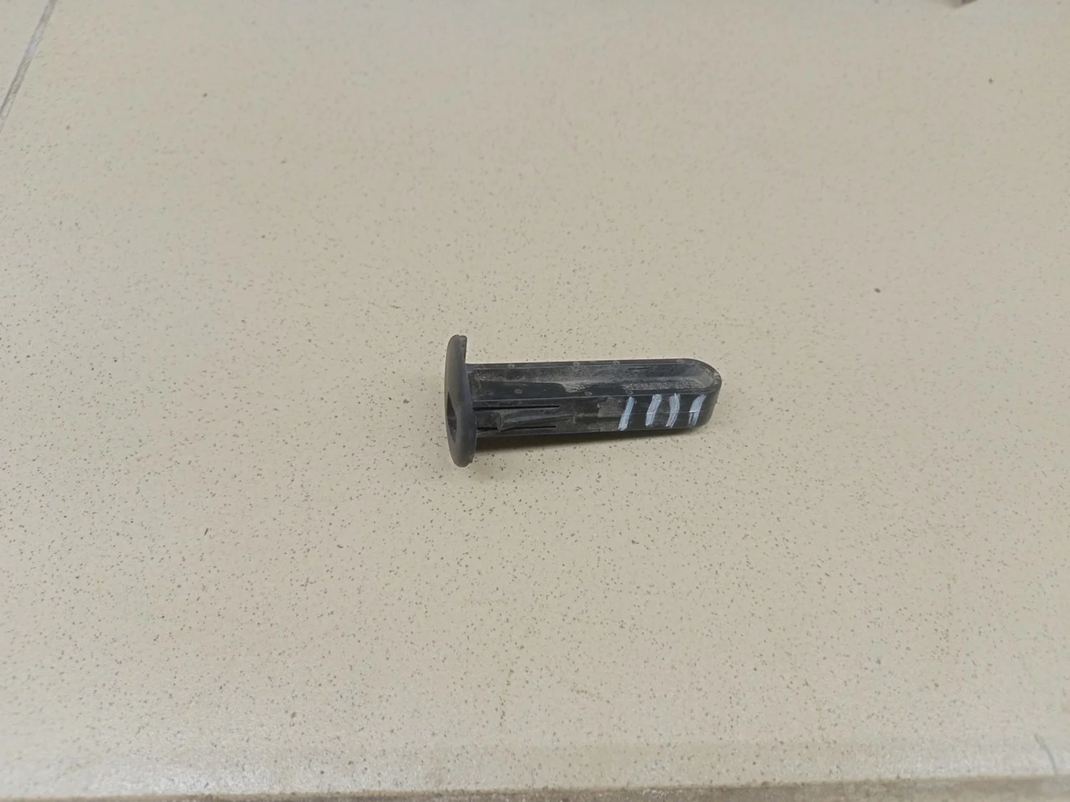 Кронштейн радиатора Duster 2012>