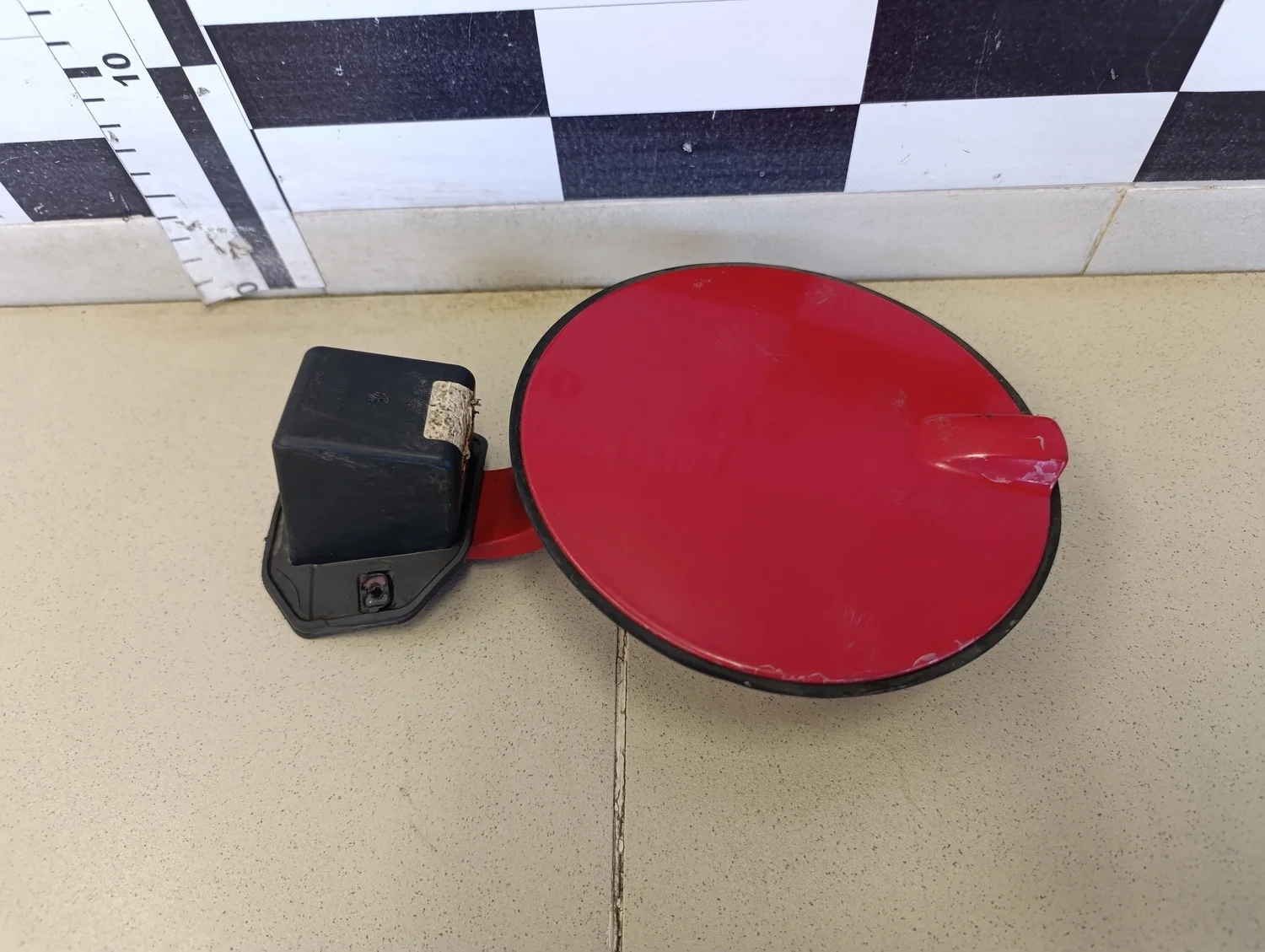 Лючок бензобака Astra H / Family 2004-2015