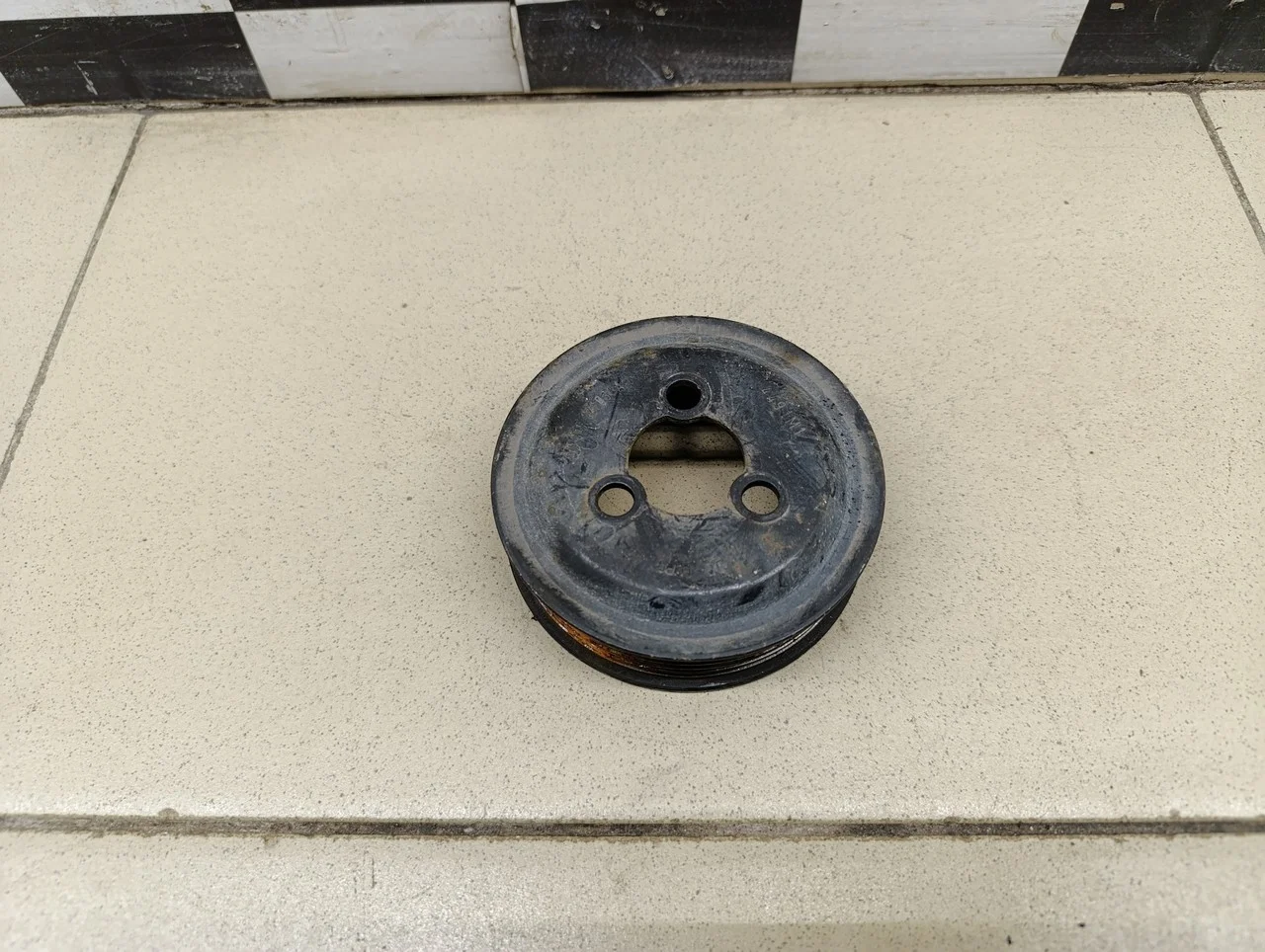 Шкив водяного насоса (помпы) A3 (8L1) 1996-2003