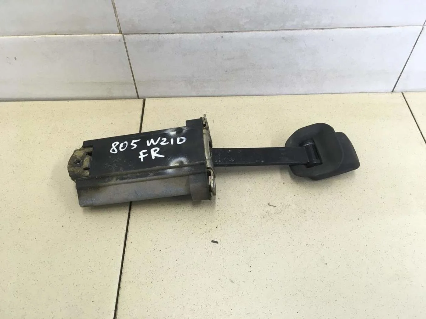 Ограничитель двери W210 E-Klasse 2000-2002