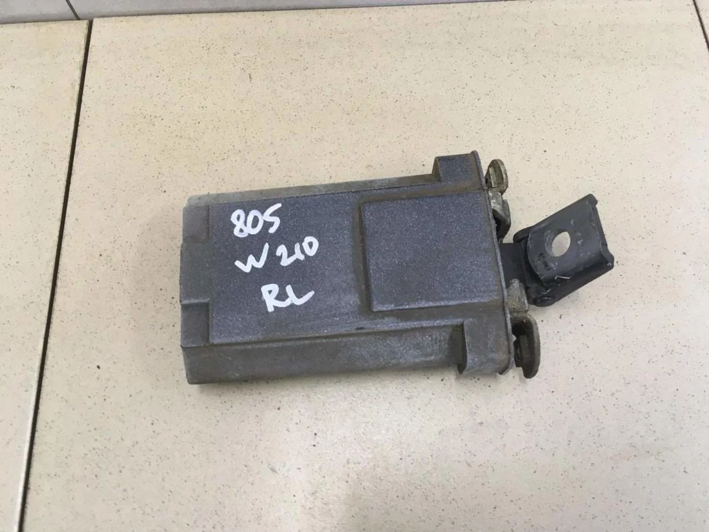 Ограничитель двери W210 E-Klasse 2000-2002