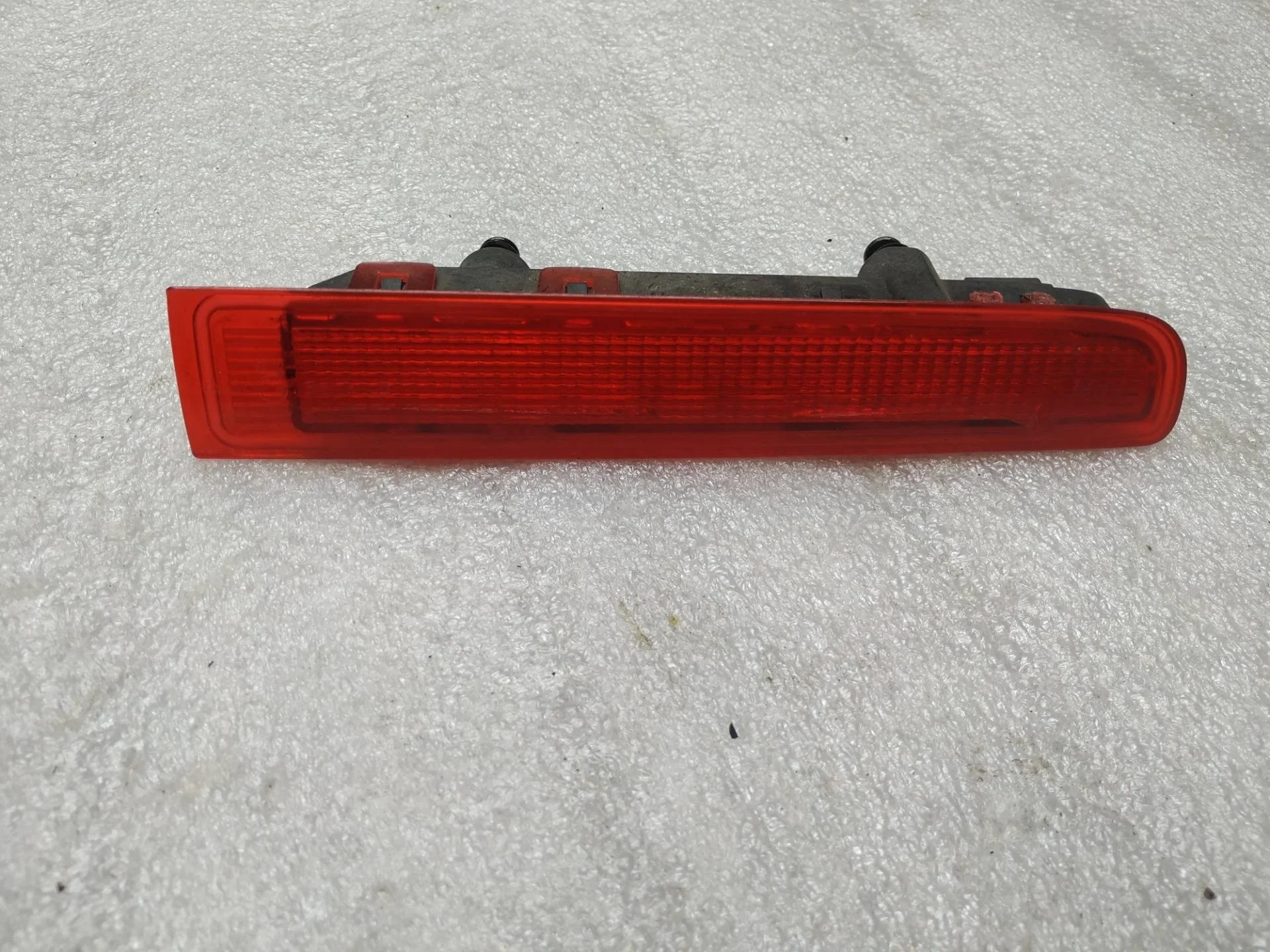 дополнительный стоп-сигнал правой Volkswagen Transporter  2004