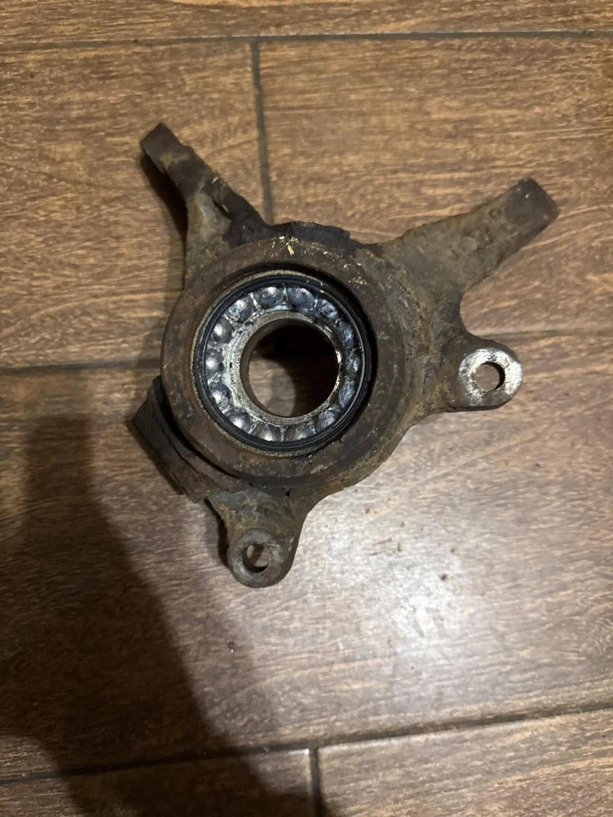 Кулак поворотный передний правый Mitsubishi Lancer IX рестайлинг (2005—2010)