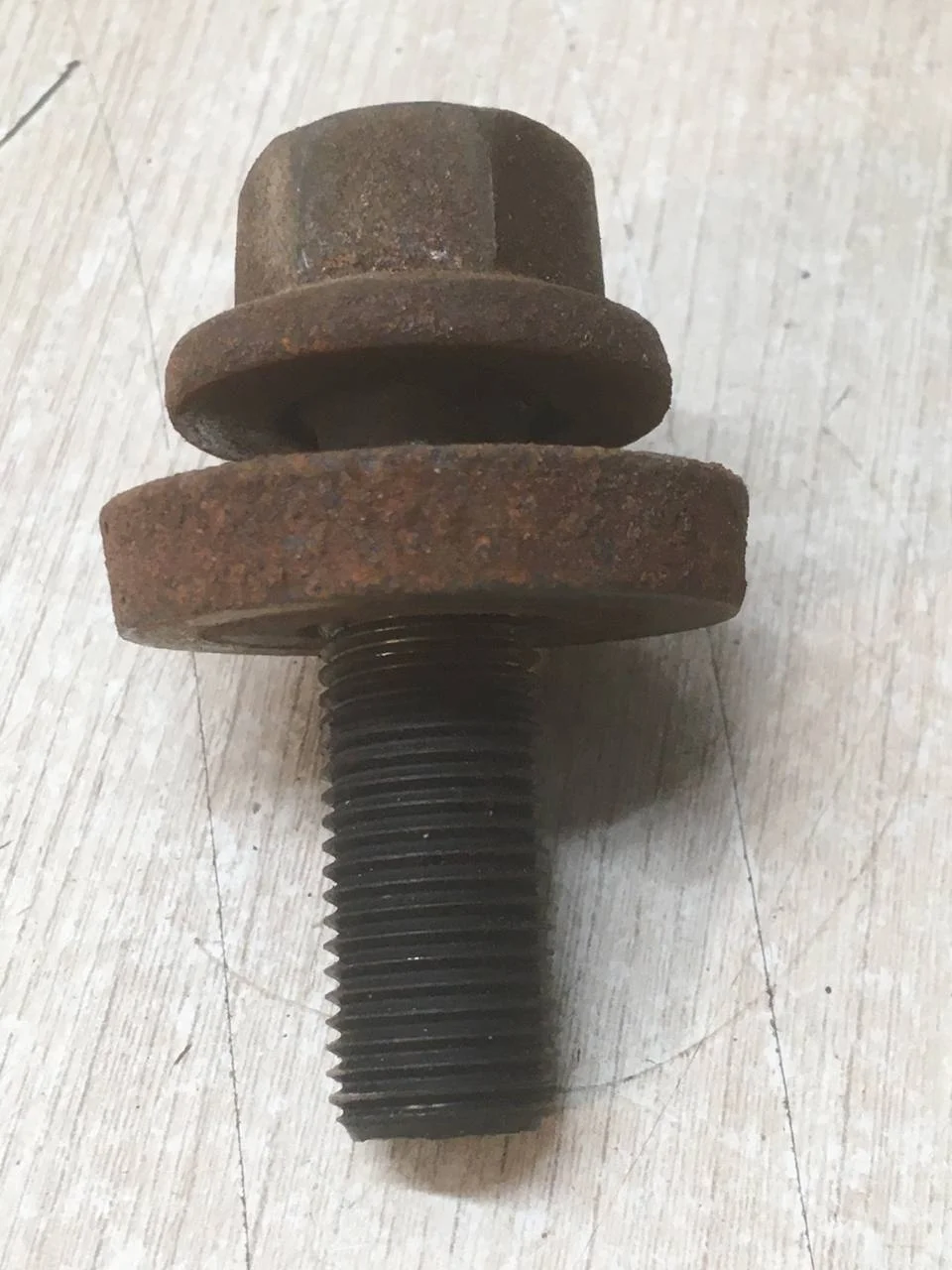 [Б/У] Болт коленвала [Код: 00301744 ]