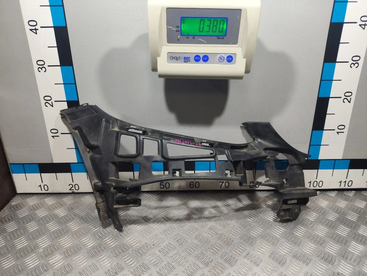 [Б/У] Кронштейн переднего бампера правый [Код: 00671457 ]