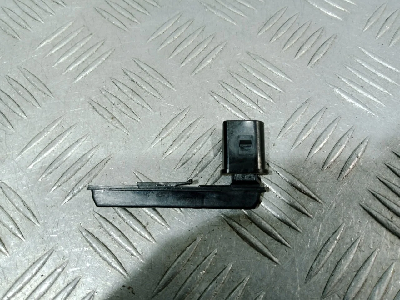 [Б/У] Датчик уровня тормозной жидкости VAG [Код: 00668888 ]