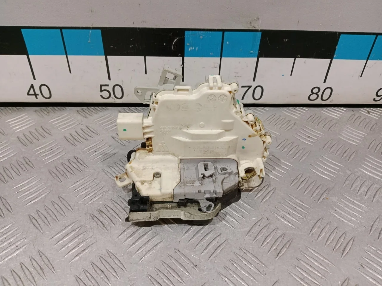 [Б/У] Замок двери передней левой VAG [Код: 00670925 ]
