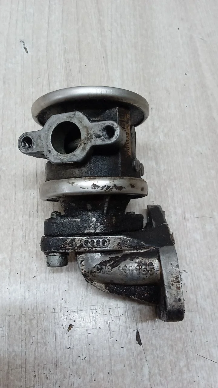 [Б/У] Клапан рециркуляции выхлопных газов левый Audi - (Состояние: ХОРОШЕЕ) [ХОРОШЕЕ] [Код: 00672281 ]