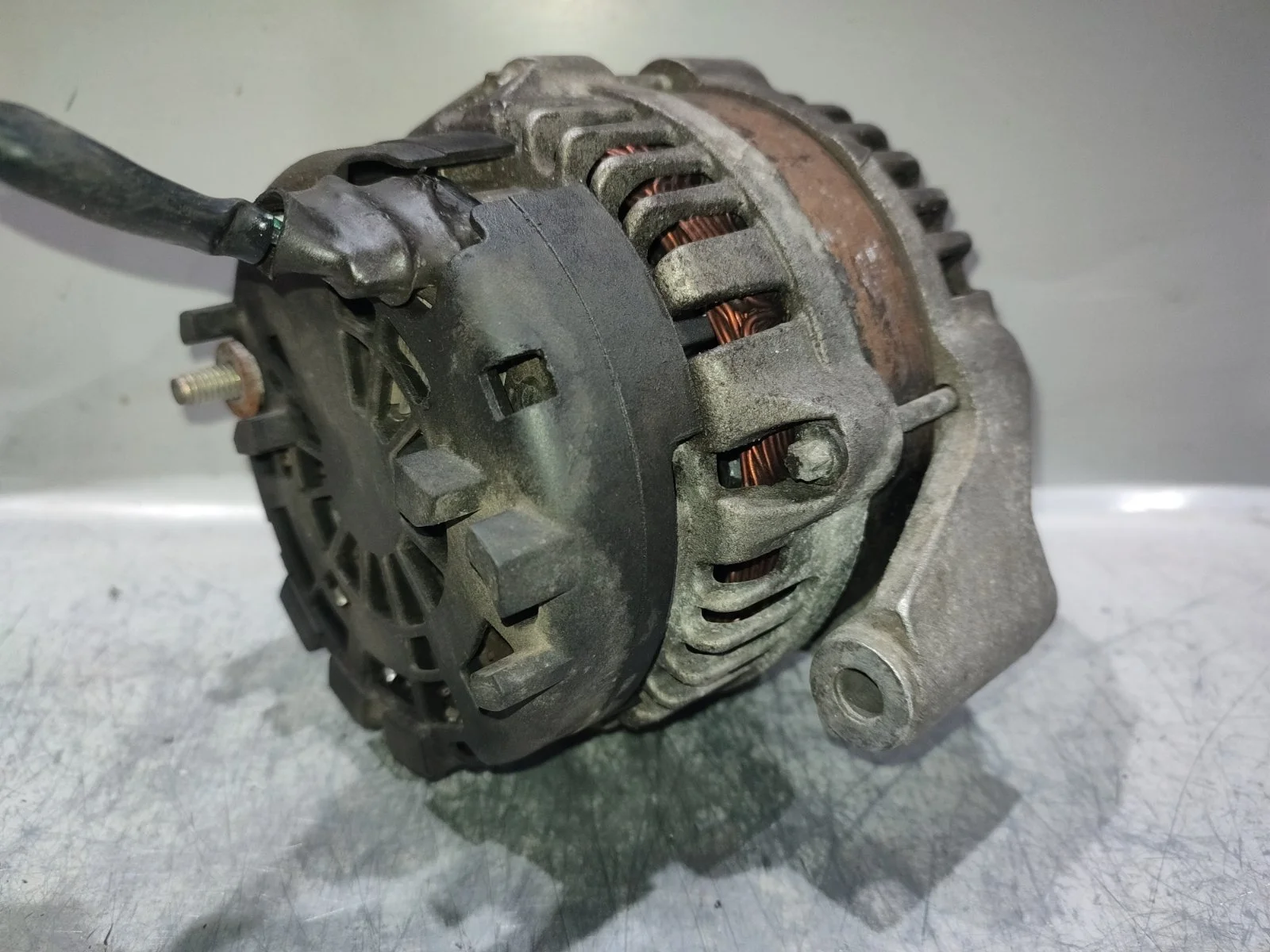 Генератор Ssang Yong Actyon 2007 C100