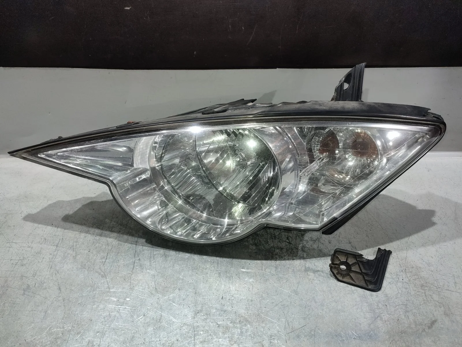 Фара Ssang Yong Actyon 2007 C100