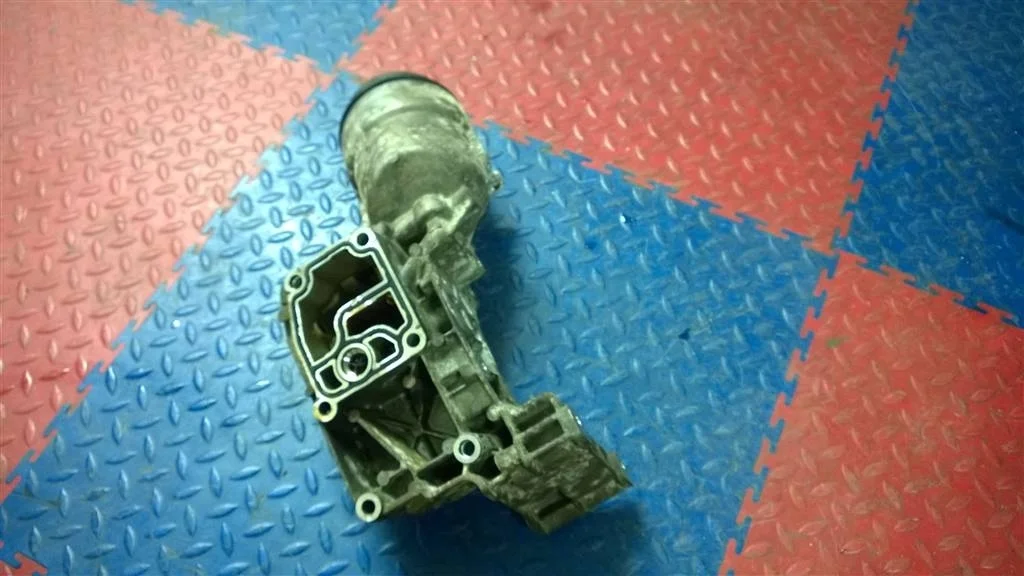 корпус масляного фильтра BMW X5 E53  M54B30 231 лс 3.0i