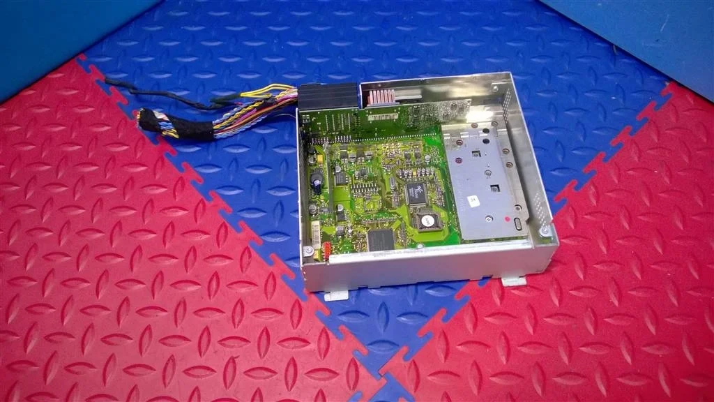 усилитель акустической системы BMW X5 E53  M54B30 231 лс 3.0i