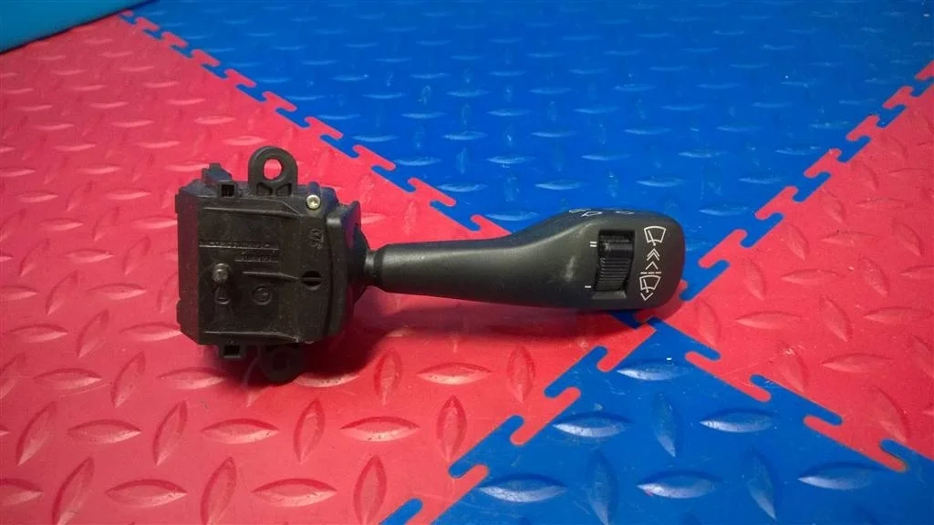 переключатель подрулевой BMW X3 E83