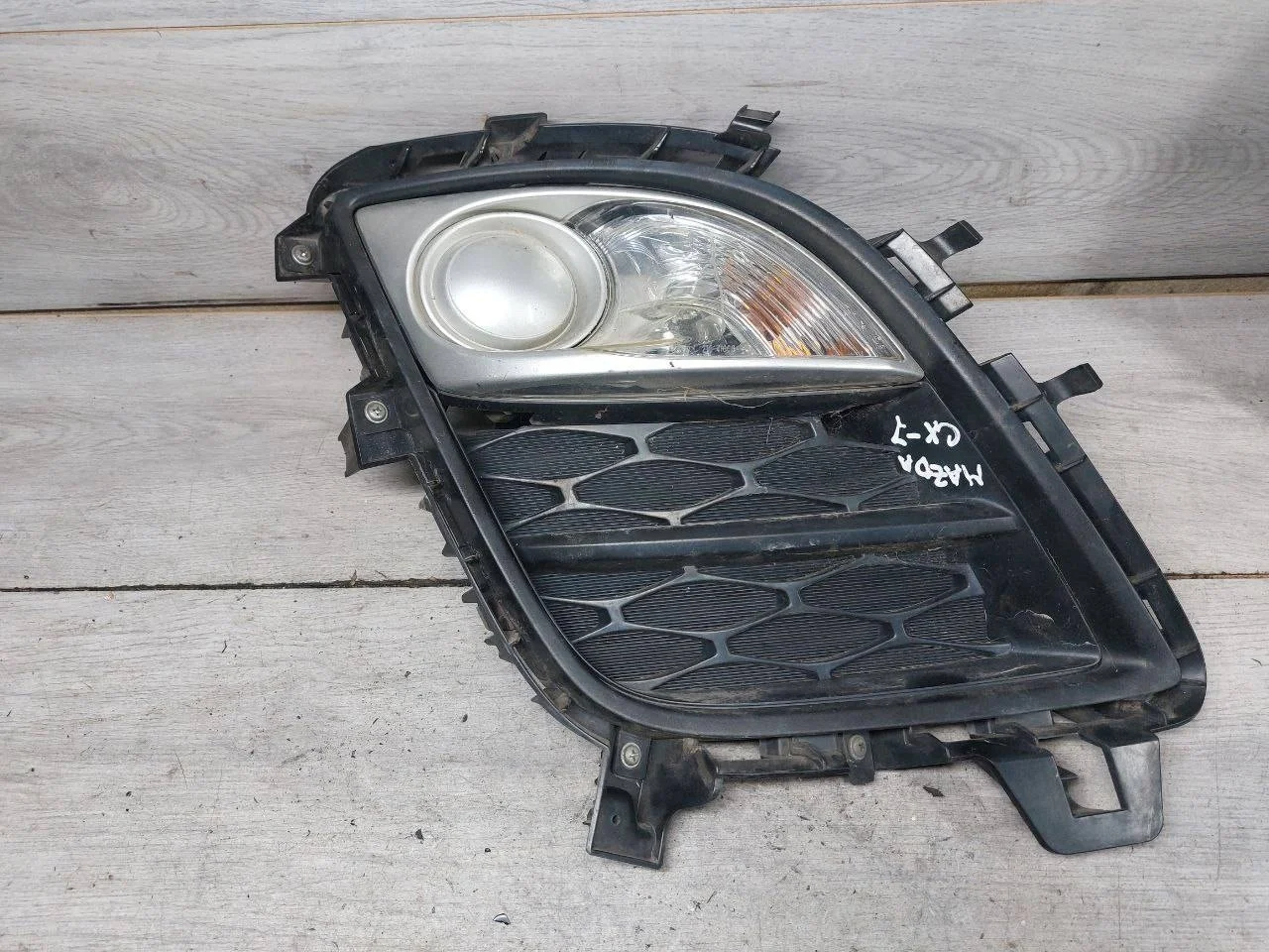 рамка фары противотуманной правая Mazda CX-7 ER
