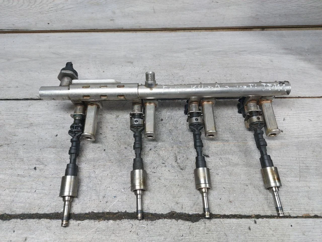 топливная рампа Ford Kuga 2