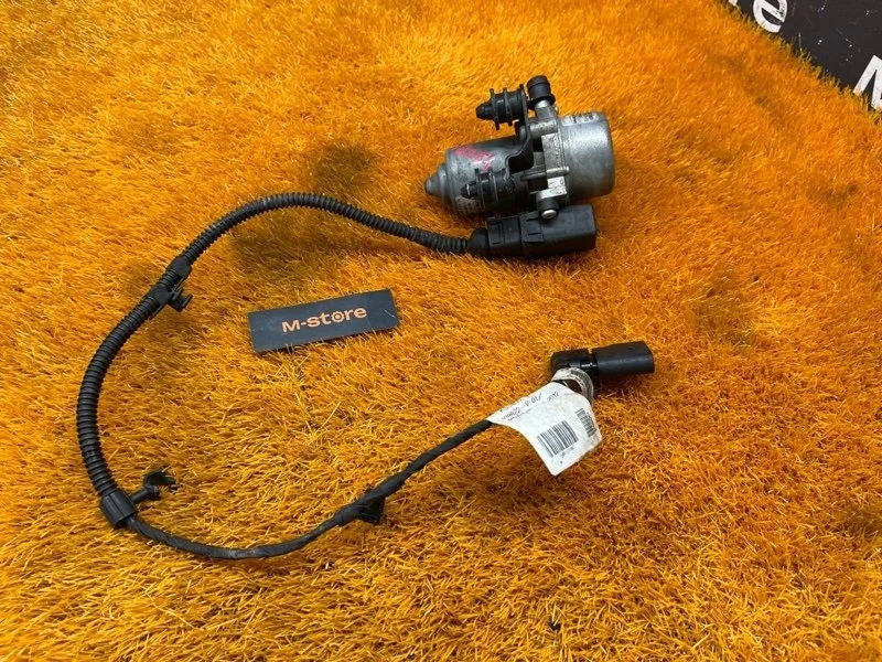 Насос вакуумный Volkswagen Tiguan 2013 1J0612181D 5N CTHA