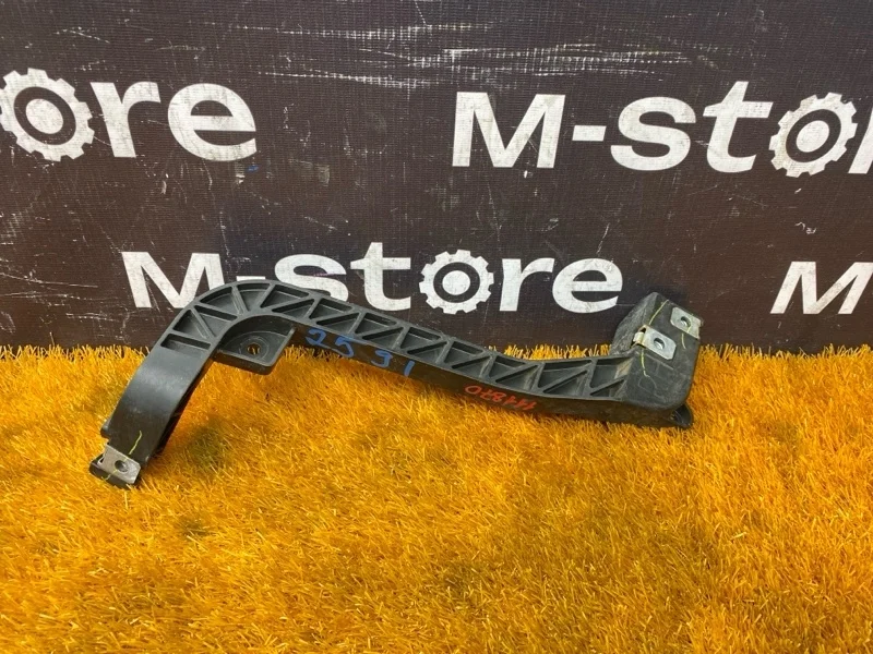 Кронштейн радиатора Mercedes-Benz M-Class 2012 A1666263731 W166 642.826, передний правый