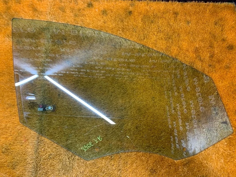 Стекло боковое Volvo XC60 2011 31386793 DZ44 B4204T6, переднее правое