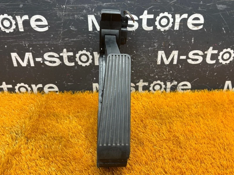 Педаль газа Mercedes-Benz S-Class 2008 A2203000104 W221 273.961