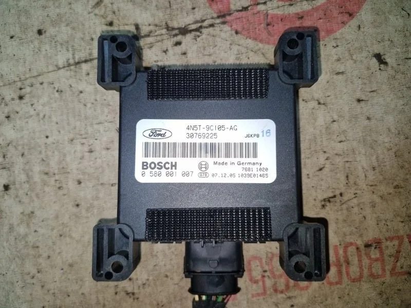 Блок управления бензонасосом Volvo XC90 2005