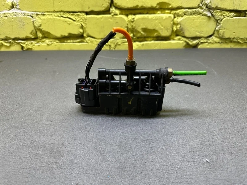 Блок клапанов гидроподвески Land Rover Range Rover