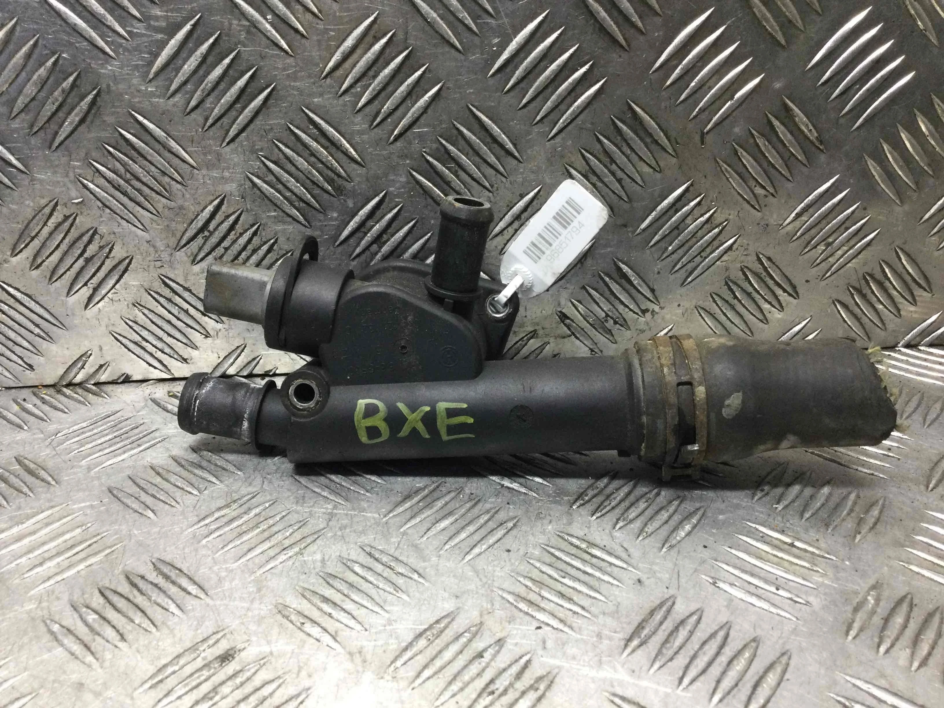 Фланец (тройник) системы охлаждения Volkswagen Passat B6 (2005-2010) дизель 1.9 TDI Механика Универсал