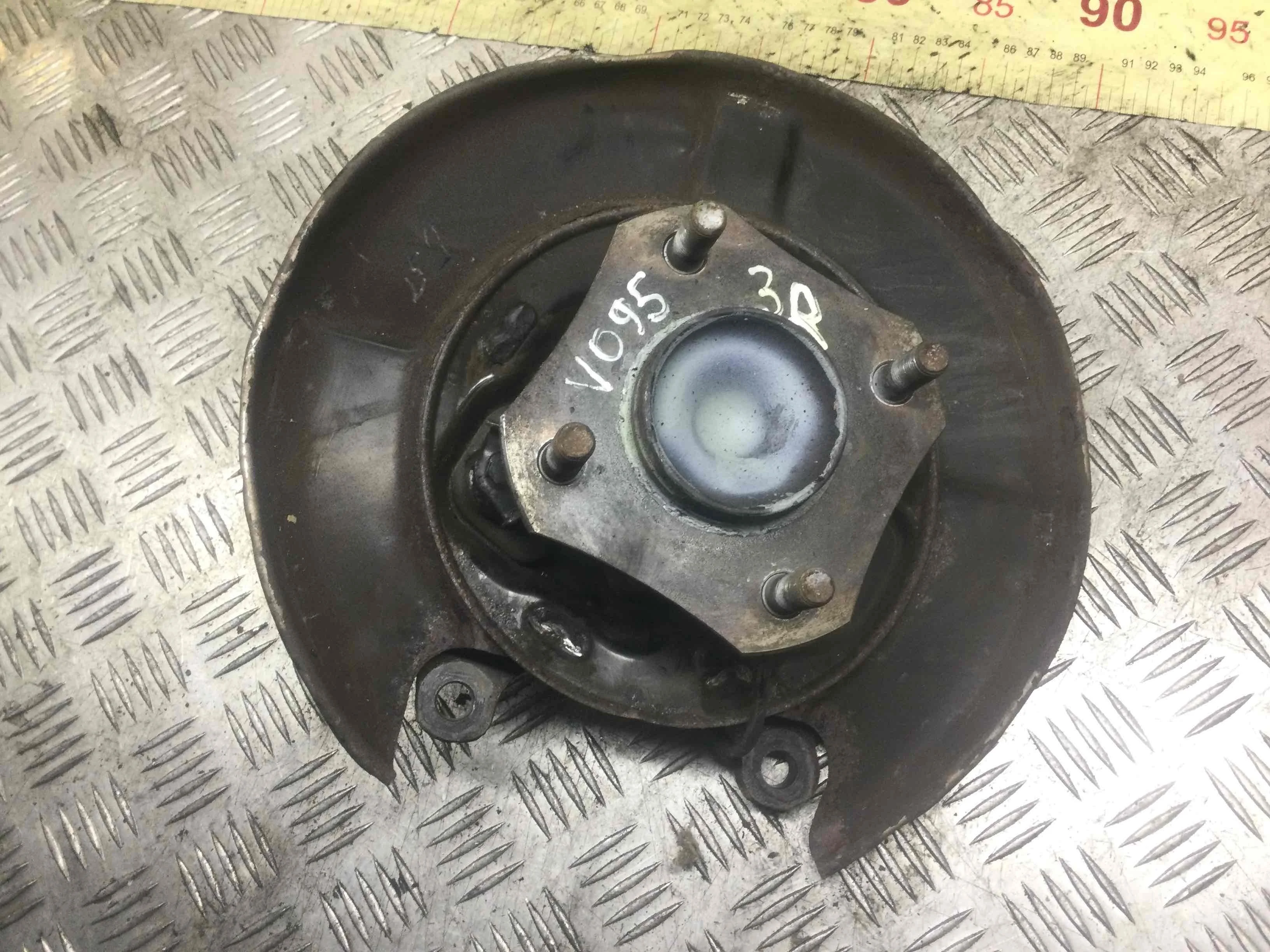 Ступица задняя правая Nissan Tiida Tiida C11 [рестайлинг] (2007-2014) бензин 1.6 i Механика Х/б